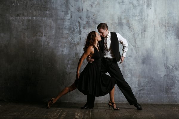 社交ダンスの「ラテン」とは？どんなダンスか、どんな種類があるのか解説！