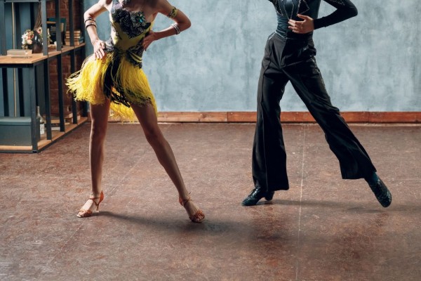 社交ダンスの種目「ルンバ」について歴史や特徴、美しく踊るためのコツを解説しますサムネイル