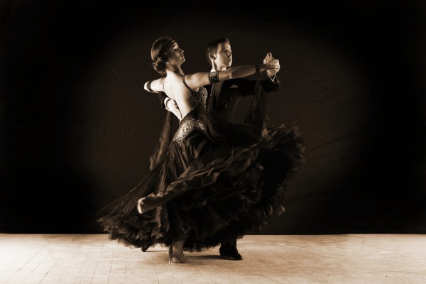 7/31ブログ更新　社交ダンスのプライベートレッスンとグループレッスンの違いについて！ダンスサロンは8月は土曜営業です！サムネイル